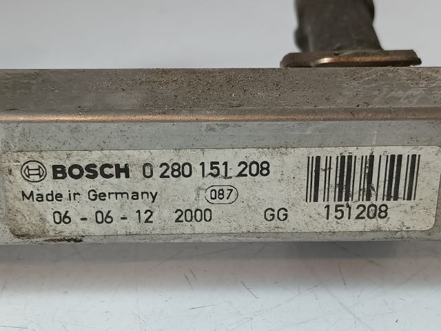 bontott OPEL TIGRA Porlasztó Sor / Híd