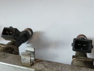 bontott OPEL TIGRA Porlasztó Sor / Híd