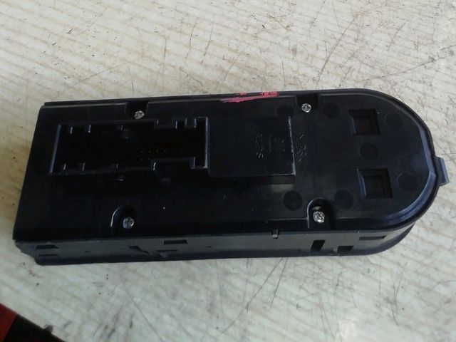 bontott OPEL TIGRA Ablakemelő Kapcsoló Négyes / Kettes