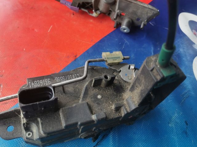 bontott OPEL TIGRA Bal első Ajtózár