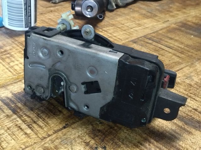 bontott OPEL TIGRA Bal első Ajtózár