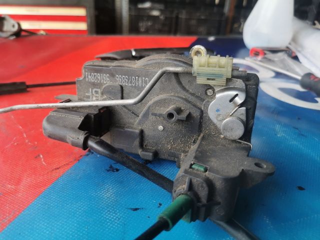 bontott OPEL TIGRA Bal első Ajtózár