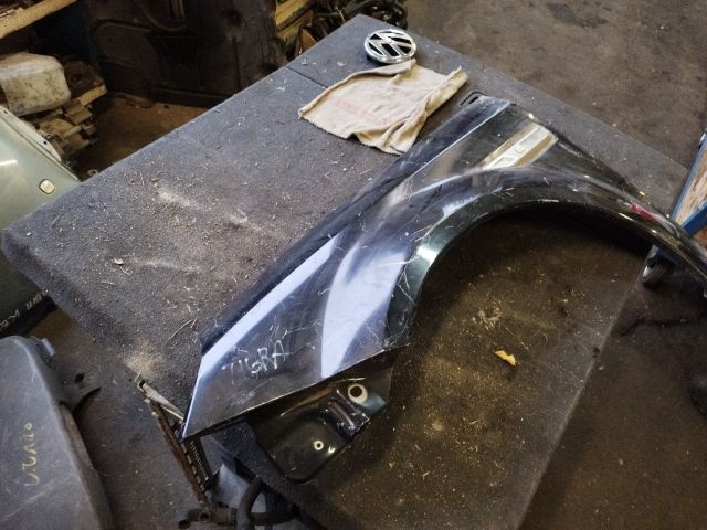 bontott OPEL TIGRA Bal első Sárvédő