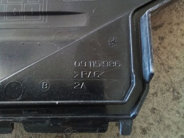 bontott OPEL TIGRA Biztosítéktábla Fedél