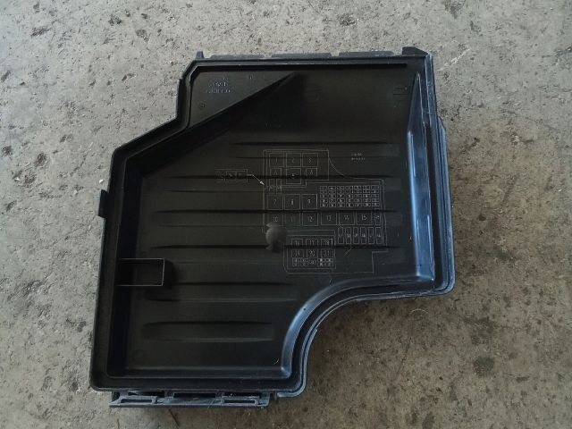 bontott OPEL TIGRA Biztosítéktábla Fedél