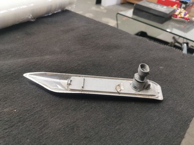 bontott OPEL TIGRA Jobb első Sárvédő Irányjelző