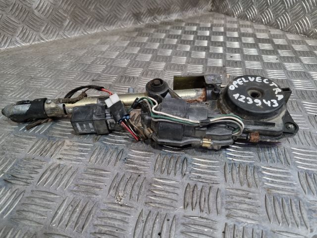 bontott OPEL VECTRA A Antenna Erősítő