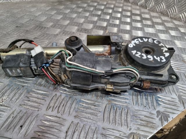 bontott OPEL VECTRA A Antenna Erősítő