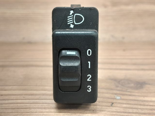 bontott OPEL VECTRA A Fényszórómagasság Állító Kapcsoló