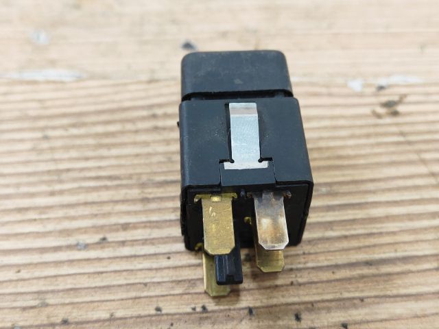 bontott OPEL VECTRA A Hátsó Ködzárófény Kapcsoló