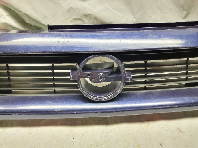 bontott OPEL VECTRA A Hűtőrács