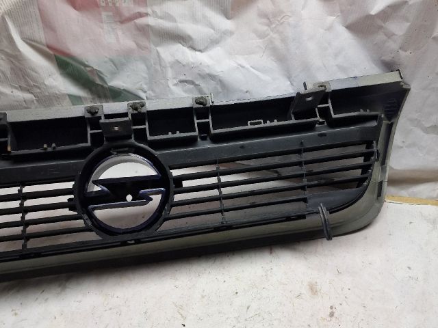 bontott OPEL VECTRA A Hűtőrács