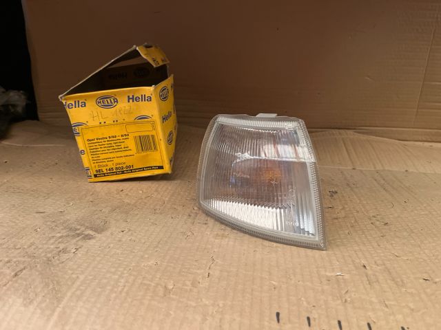 bontott OPEL VECTRA A Jobb első Irányjelző