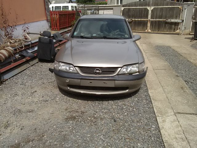 bontott OPEL VECTRA B Bal első Csonkállvány Kerékaggyal
