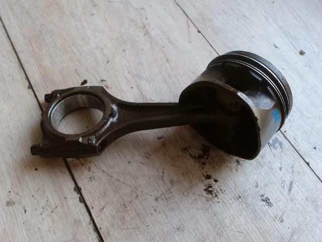 bontott OPEL VECTRA B Dugattyú és Hajtókar