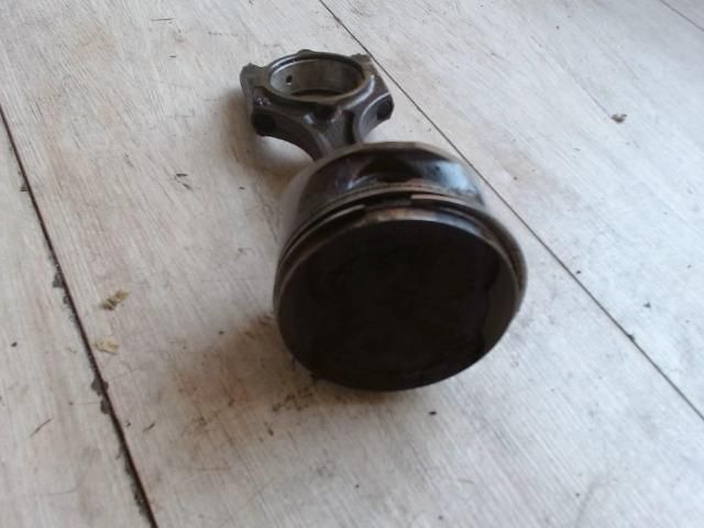 bontott OPEL VECTRA B Dugattyú és Hajtókar