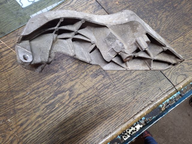 bontott OPEL VECTRA B Generátor Tartó Bak