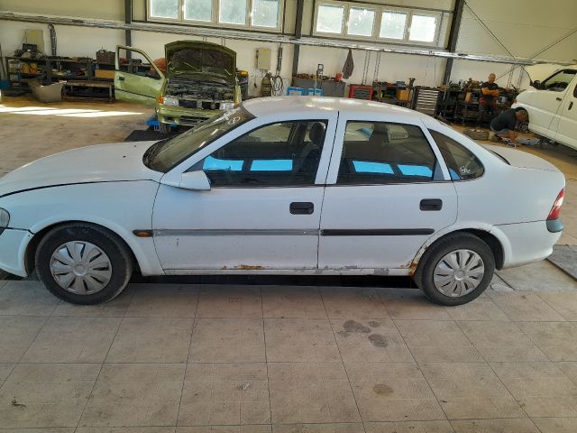 bontott OPEL VECTRA B Homlokfal (Üres lemez)