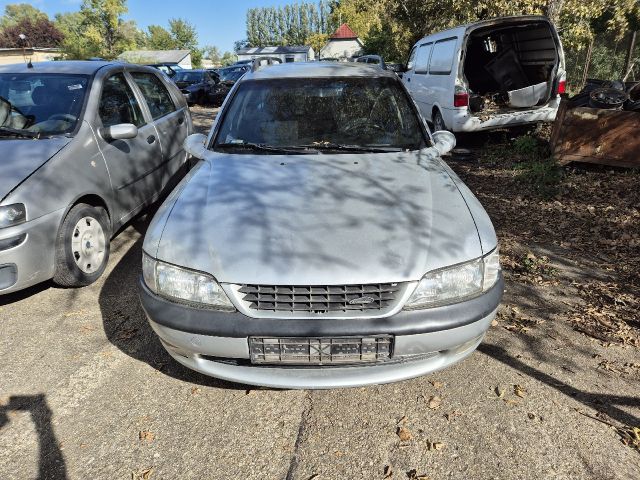bontott OPEL VECTRA B Motor (Fűzött blokk hengerfejjel)