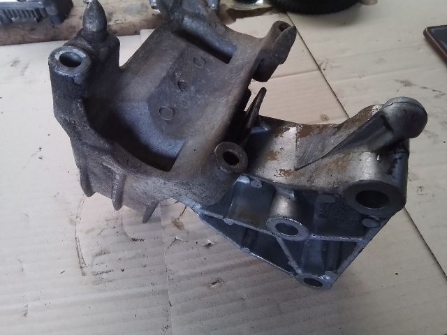 bontott OPEL VECTRA B Motor Tartó Bak (Fém)