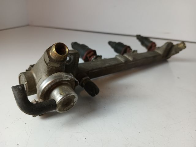 bontott OPEL VECTRA B Porlasztó Sor / Híd