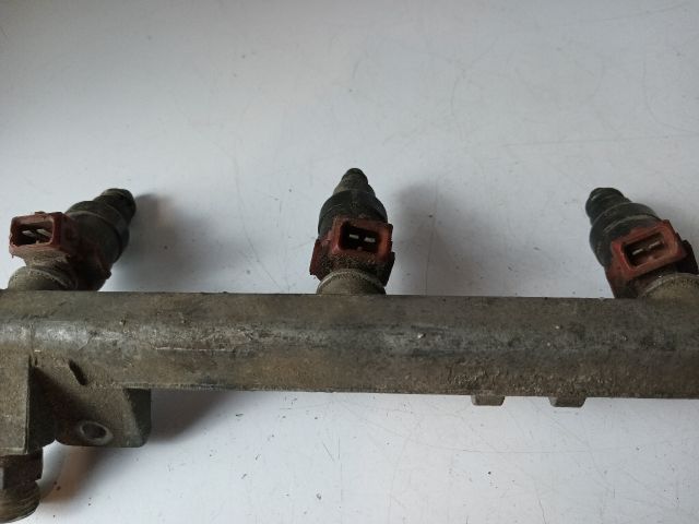 bontott OPEL VECTRA B Porlasztó Sor / Híd