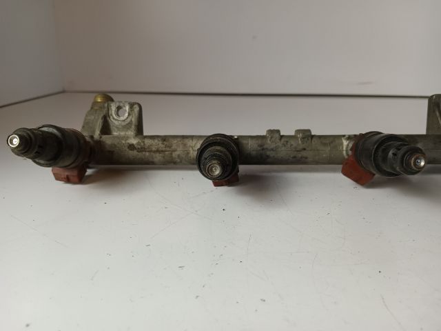 bontott OPEL VECTRA B Porlasztó Sor / Híd