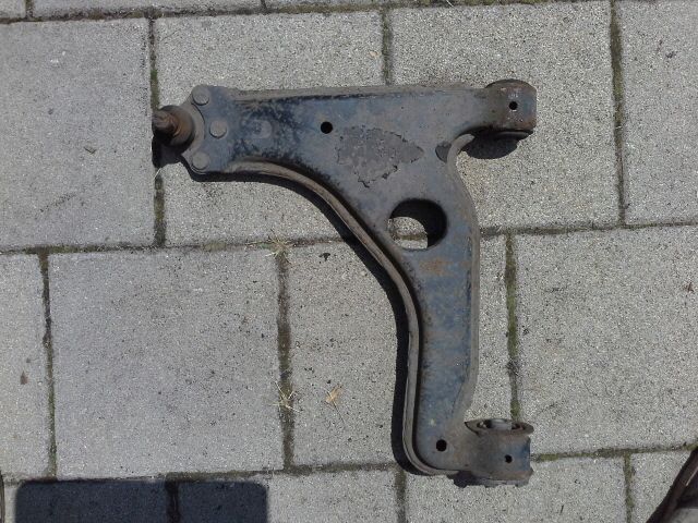 bontott OPEL VECTRA B Jobb első Lengőkar