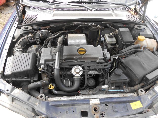 bontott OPEL VECTRA B Motor (Fűzött blokk hengerfejjel)