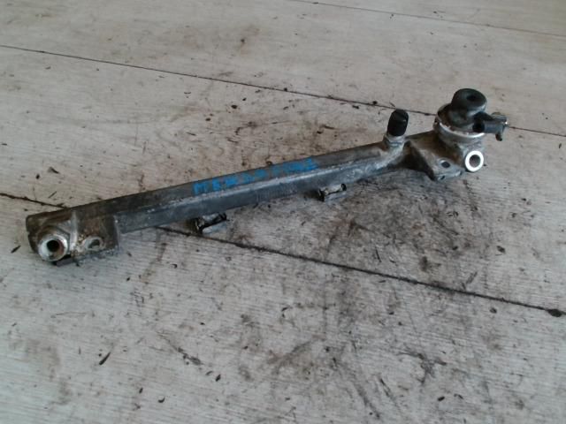 bontott OPEL VECTRA B Porlasztó Sor / Híd