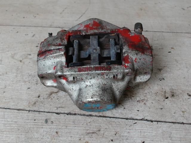 bontott OPEL VECTRA B Jobb hátsó Féknyereg Munkahengerrel