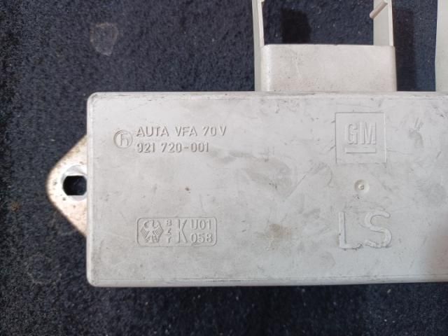 bontott OPEL VECTRA B Antenna Erősítő