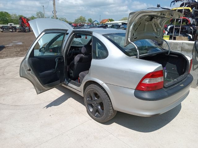 bontott OPEL VECTRA B Bal első Ablakvezető Gumi