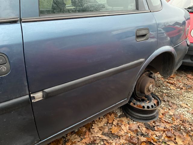 bontott OPEL VECTRA B Bal hátsó Ajtó (Üres lemez)
