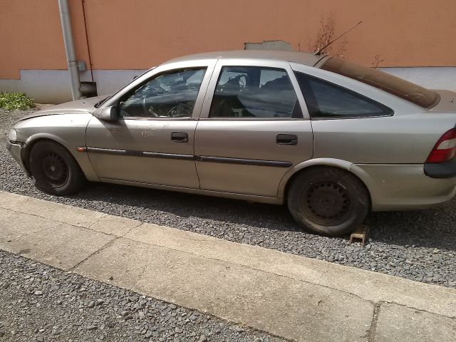 bontott OPEL VECTRA B Bal hátsó Ajtó (Üres lemez)