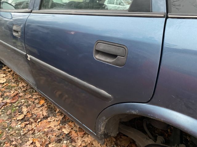 bontott OPEL VECTRA B Bal hátsó Ajtó (Üres lemez)