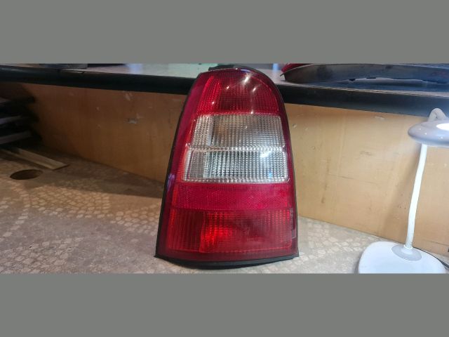 bontott OPEL VECTRA B Bal Hátsó Lámpa