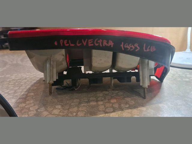 bontott OPEL VECTRA B Bal Hátsó Lámpa