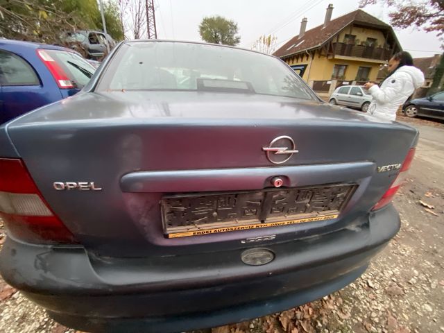 bontott OPEL VECTRA B Csomagtérajtó (Üres lemez)