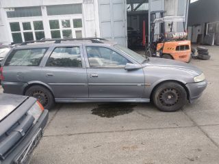 bontott OPEL VECTRA B Első Lökhárító (Részeivel)