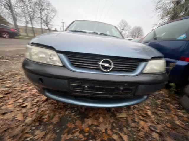 bontott OPEL VECTRA B Első Lökhárító (Részeivel)