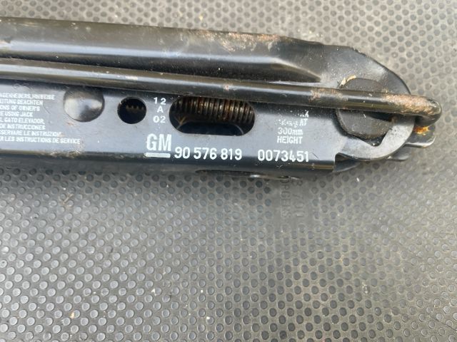 bontott OPEL VECTRA B Emelő