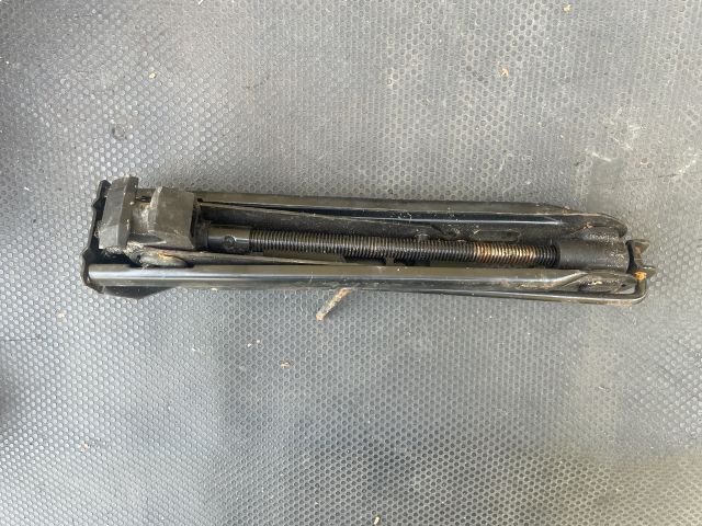 bontott OPEL VECTRA B Emelő