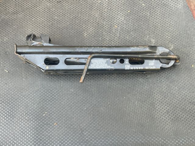 bontott OPEL VECTRA B Emelő