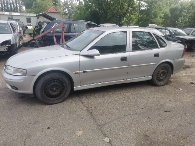 bontott OPEL VECTRA B Hátsó Lökhárító (Részeivel)