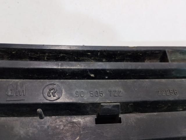 bontott OPEL VECTRA B Hűtőrács