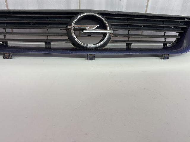 bontott OPEL VECTRA B Hűtőrács