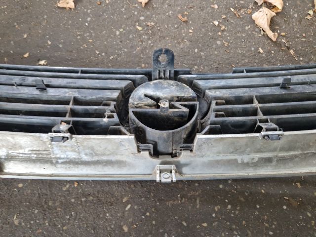 bontott OPEL VECTRA B Hűtőrács