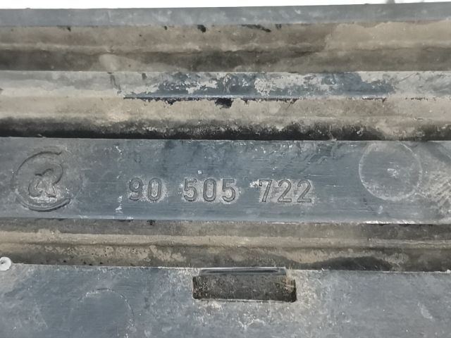 bontott OPEL VECTRA B Hűtőrács