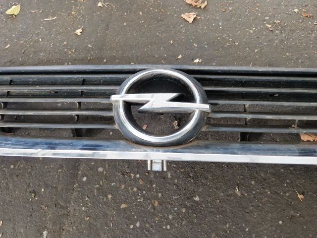 bontott OPEL VECTRA B Hűtőrács